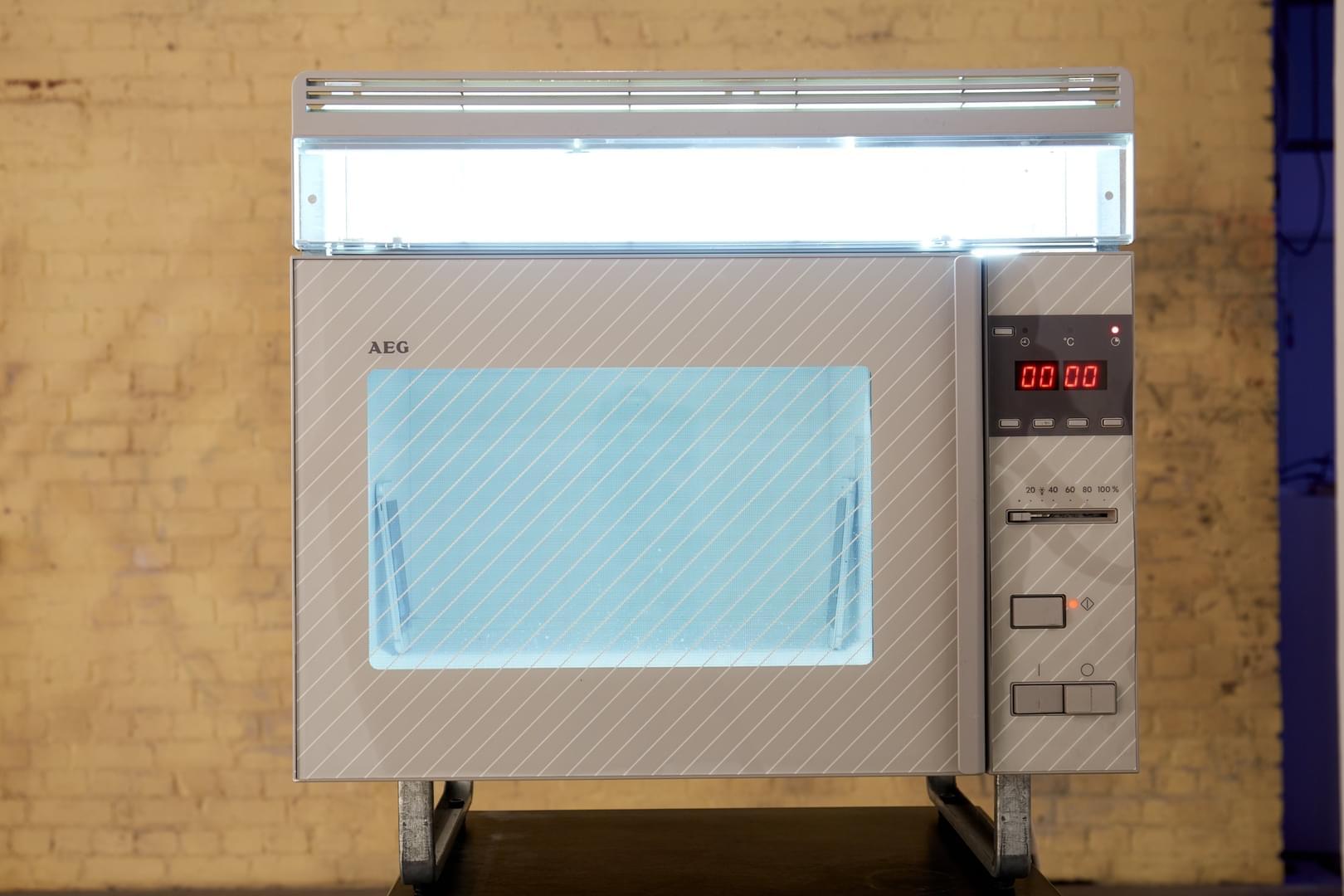 LEONIE LASS, Leonie Lass, Leonie, Lass, Künstlerin, Künstler, Kunst, Stuttgart, Kunstakademie, ABK, abk Stuttgart, Klasse Mosler, IMG, Intermediales Gestalaten, Interdisziplinär, Raum, Installation, Rauminstallation, Sound, Klang, Ton, Performance, happening, art, Kunst, Video, Film, Medien, Wechselwirkung, Kreisläufe, Material, raumbezogen, Raumversorgen, Joseph Beuys, Honigpumpe, Zirkulieren, Wasser, Pumpe, Bottich, Transfer, water, art, Transparez, Graben, graben der abk